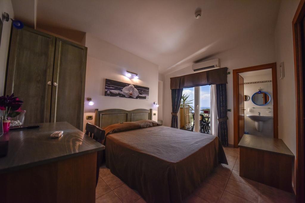 Hotel La Villa Corigliano Calabro Room photo